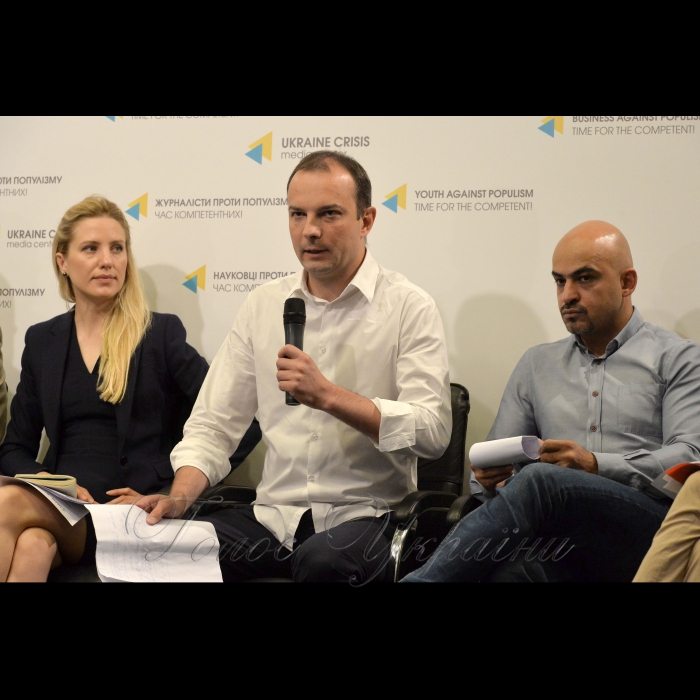 21 липня 2017 Український кризовий медіа центр.
Дискусія щодо звітування громадських організацій та скасування е-декларування для 